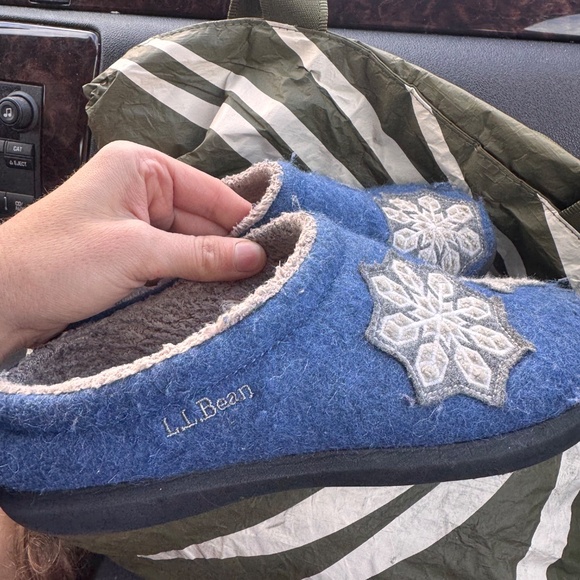 L.L. Bean Blue Snowflake Women's Slippers size 6 - Picture 4 of 8